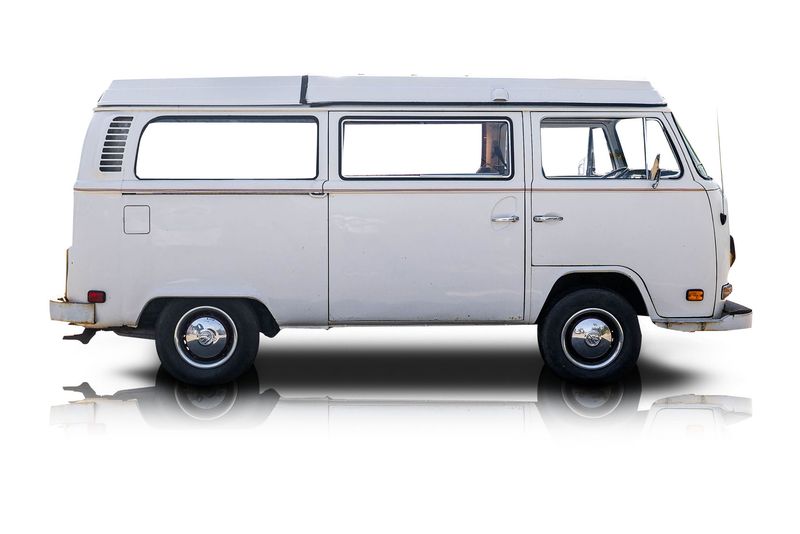 An incredible side shot photo of aVolkswagen Bus that you should buy.