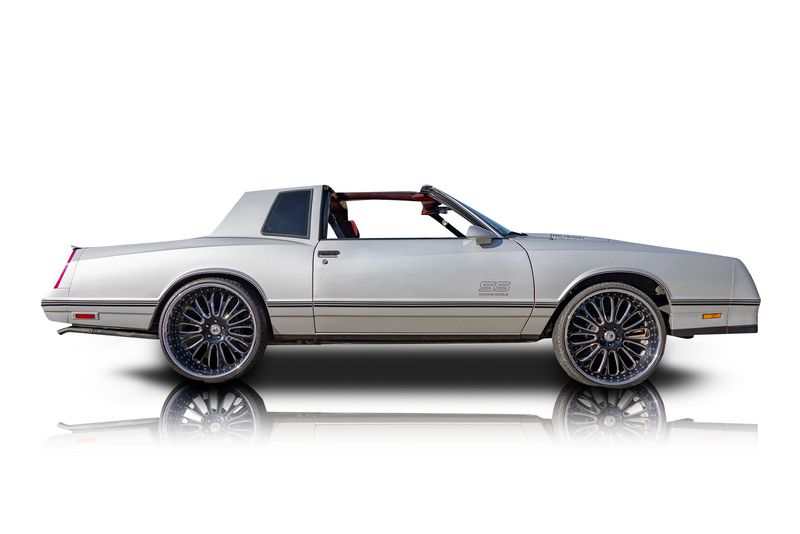 An incredible side shot photo of aChevrolet Monte Carlo that you should buy.