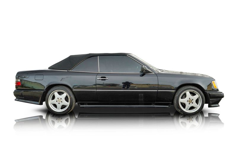 An incredible side shot photo of aMercedes-Benz E320 that you should buy.