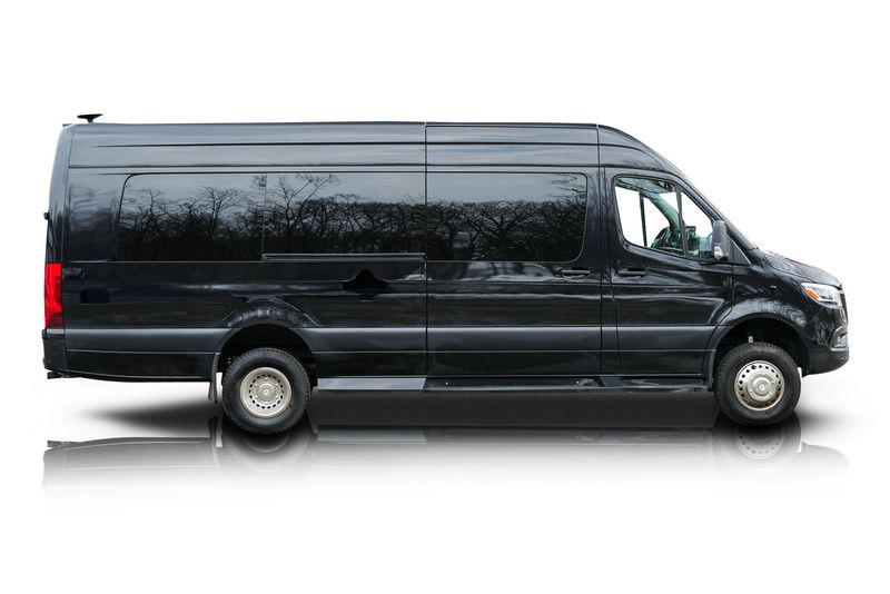 An incredible side shot photo of aMercedes-Benz Sprinter 3500 that you should buy.