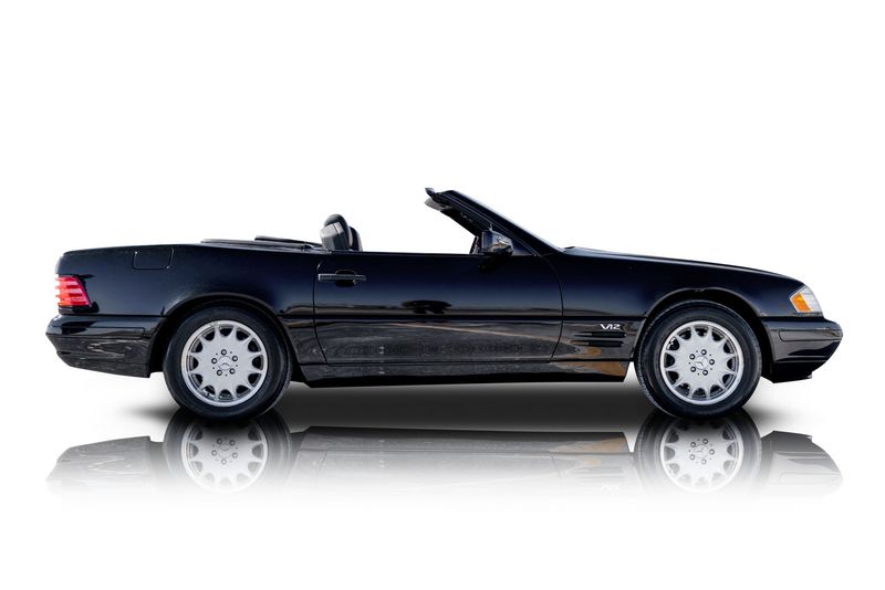 An incredible side shot photo of aMercedes-Benz SL600 that you should buy.