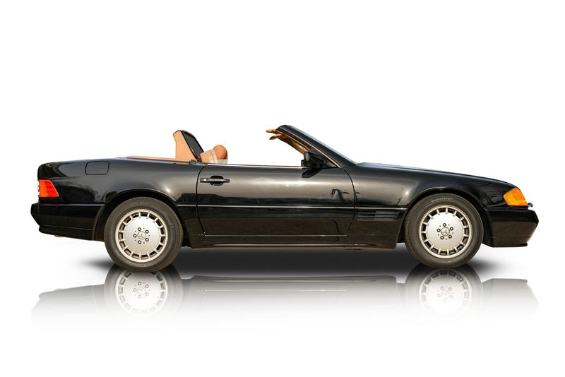 An incredible side shot photo of aMercedes-Benz 300SL that you should buy.