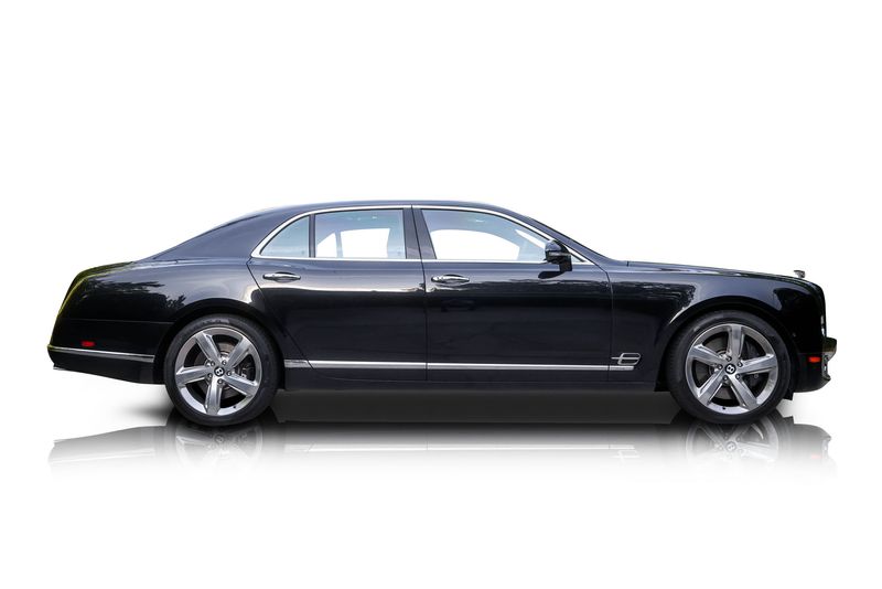An incredible side shot photo of aBentley Mulsanne that you should buy.