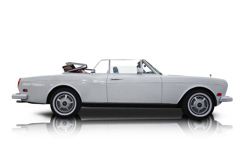 An incredible side shot photo of aRolls-Royce Corniche that you should buy.