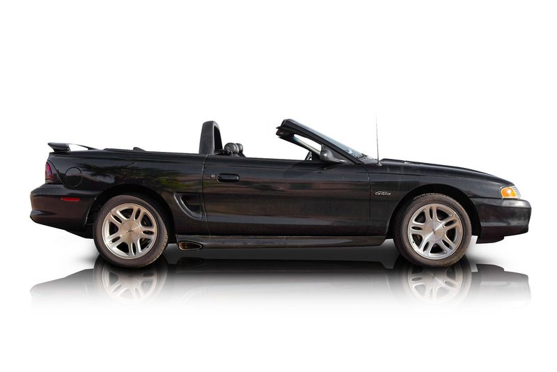 An incredible side shot photo of aFord Mustang that you should buy.