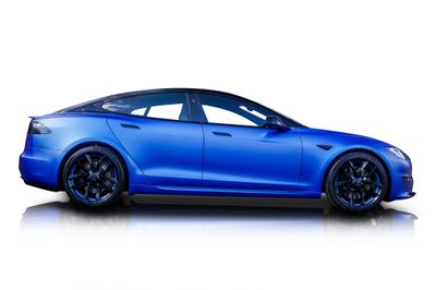 Passenger side photo of 2022 Tesla Model S