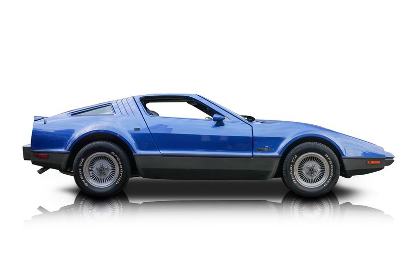 An incredible side shot photo of aBricklin SV-1 that you should buy.