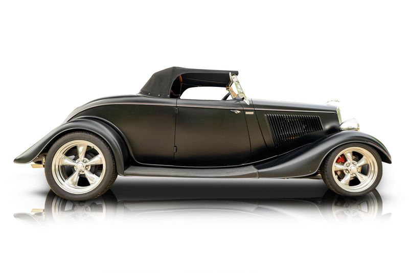 An incredible side shot photo of aFord Model 40 that you should buy.