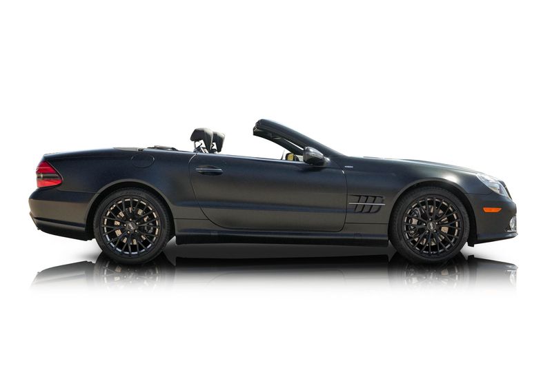 An incredible side shot photo of aMercedes-Benz SL550 that you should buy.