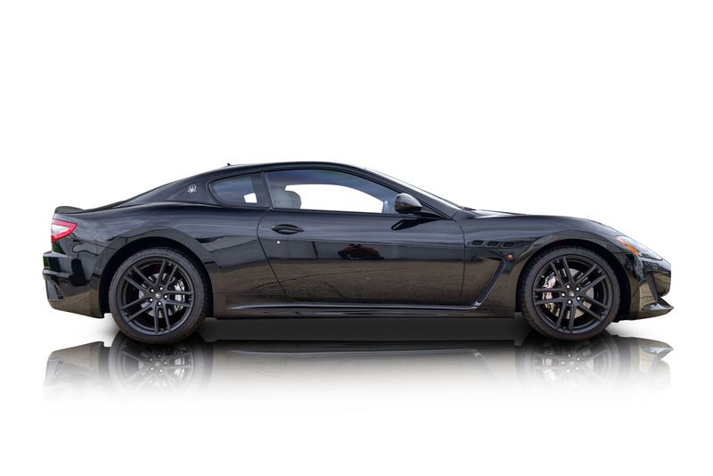 An incredible side shot photo of aMaserati GranTurismo that you should buy.