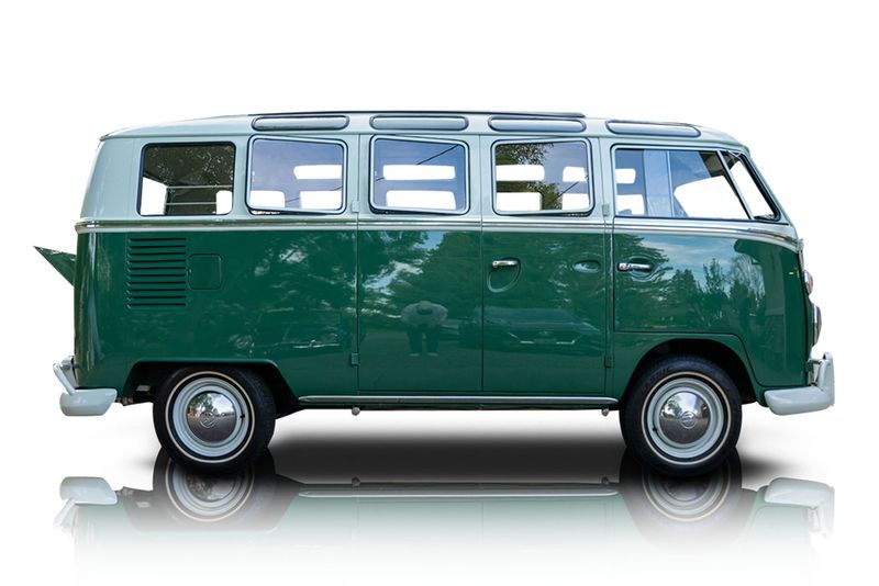 An incredible side shot photo of aVolkswagen Bus that you should buy.