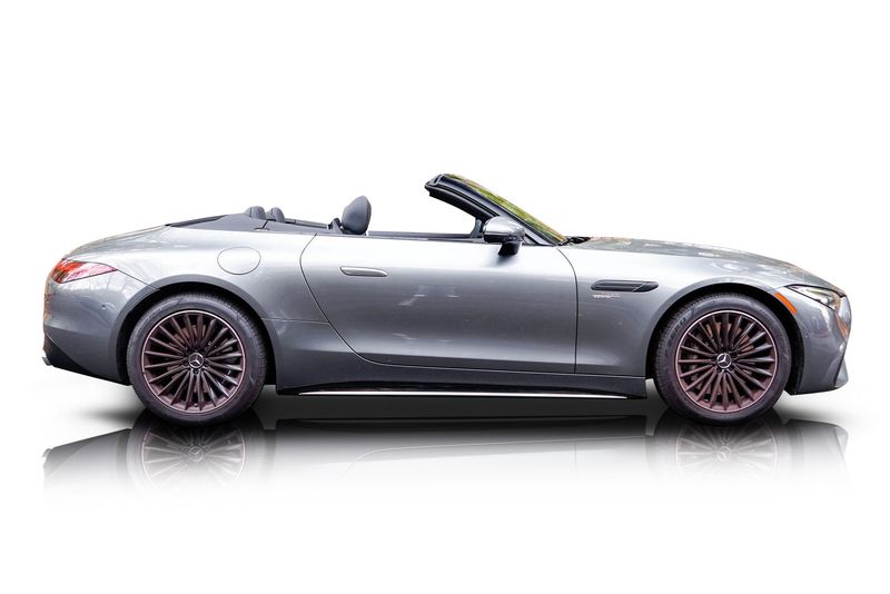 An incredible side shot photo of aMercedes-Benz AMG SL 43 that you should buy.