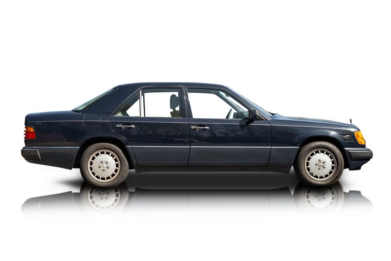 An incredible side shot photo of aMercedes-Benz 300D that you should buy.
