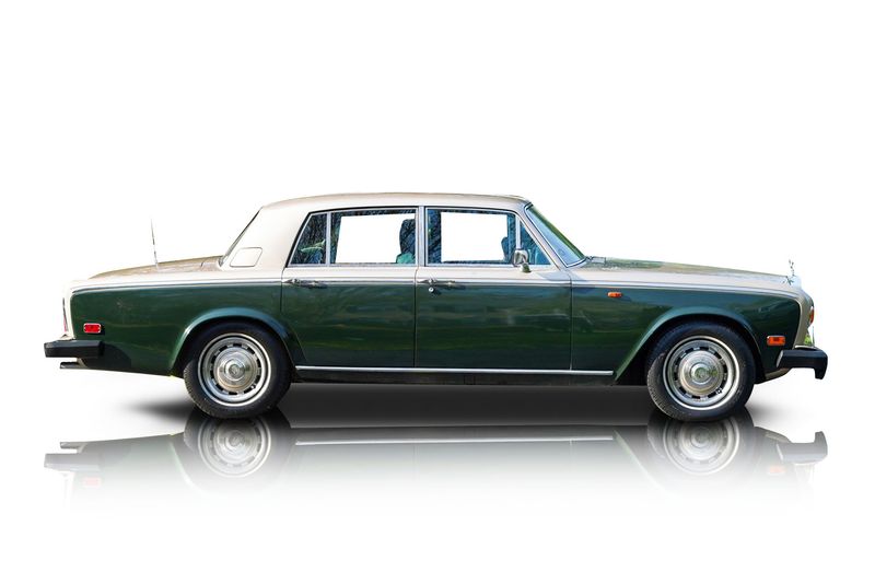 An incredible side shot photo of aRolls-Royce Silver Shadow that you should buy.