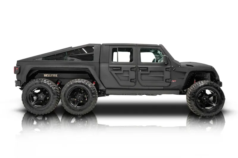 An incredible side shot photo of aJeep Gladiator that you should buy.
