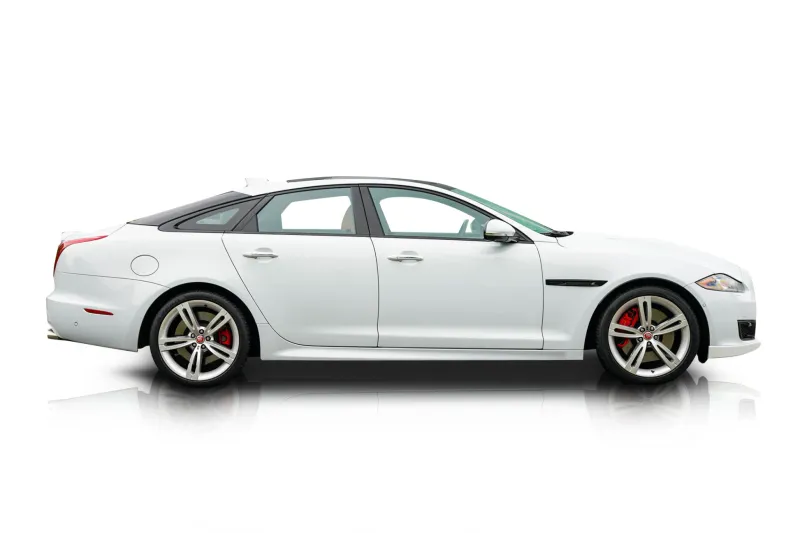 An incredible side shot photo of aJaguar XJ that you should buy.