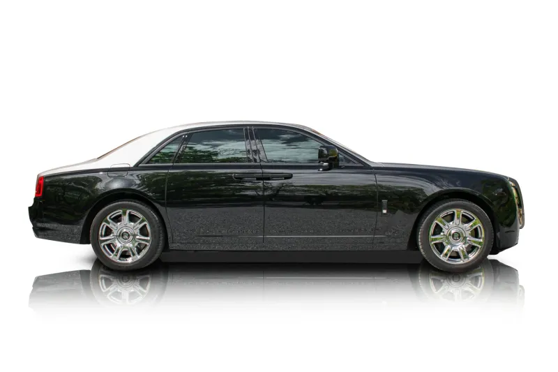 An incredible side shot photo of aRolls-Royce Ghost that you should buy.
