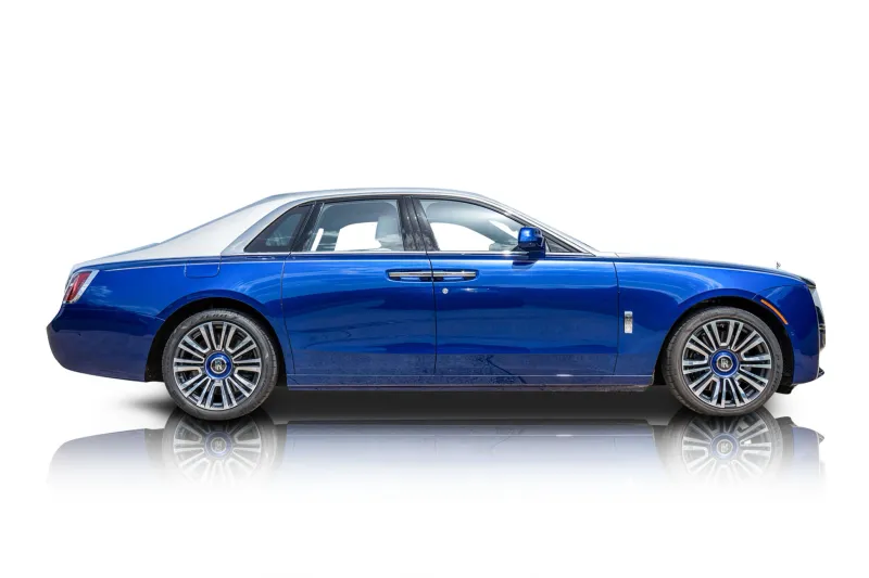 An incredible side shot photo of aRolls-Royce Ghost that you should buy.