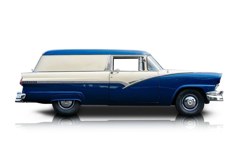 An incredible side shot photo of aFord Courier that you should buy.