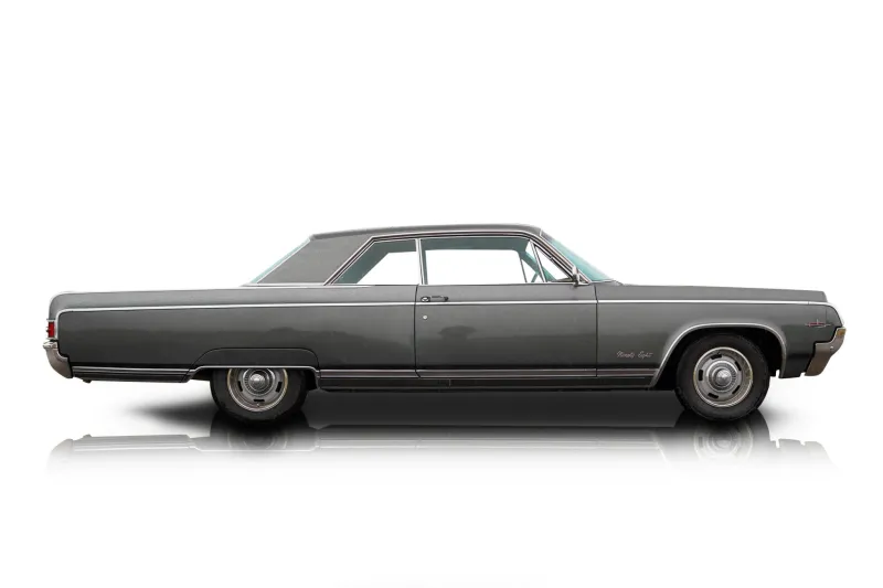 An incredible side shot photo of aOldsmobile 98 that you should buy.