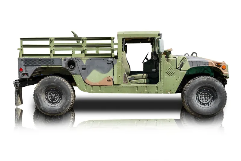 An incredible side shot photo of aAM General Humvee that you should buy.