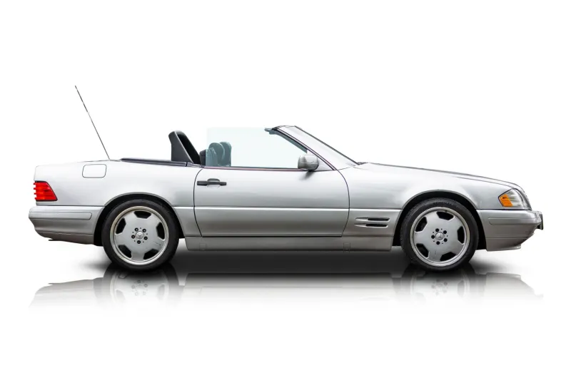 An incredible side shot photo of aMercedes-Benz SL500 that you should buy.
