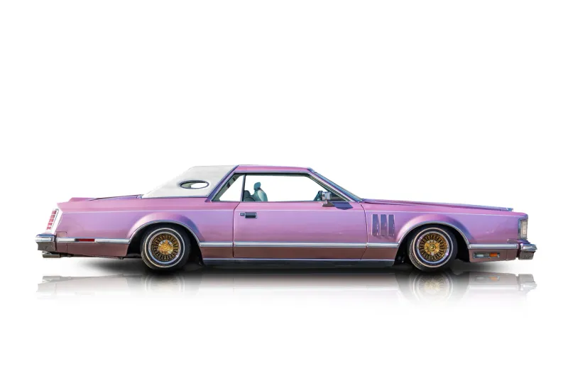 An incredible side shot photo of aLincoln Continental that you should buy.