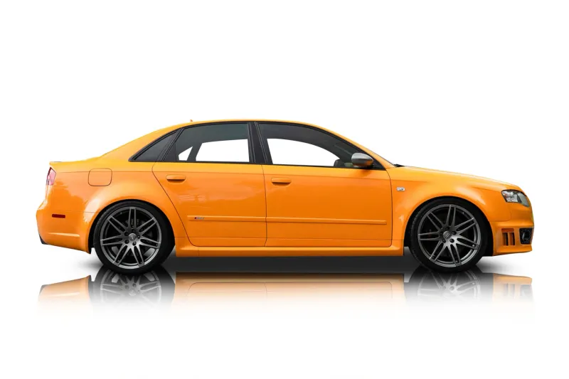 An incredible side shot photo of aAudi RS4 that you should buy.