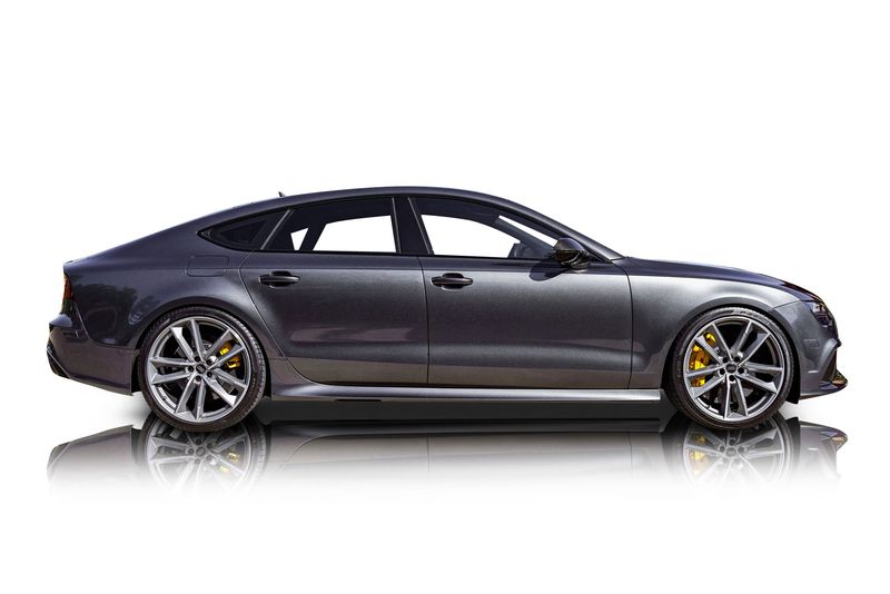 An incredible side shot photo of aAudi RS7 that you should buy.