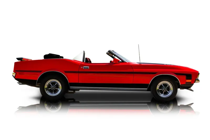 An incredible side shot photo of aFord Mustang that you should buy.