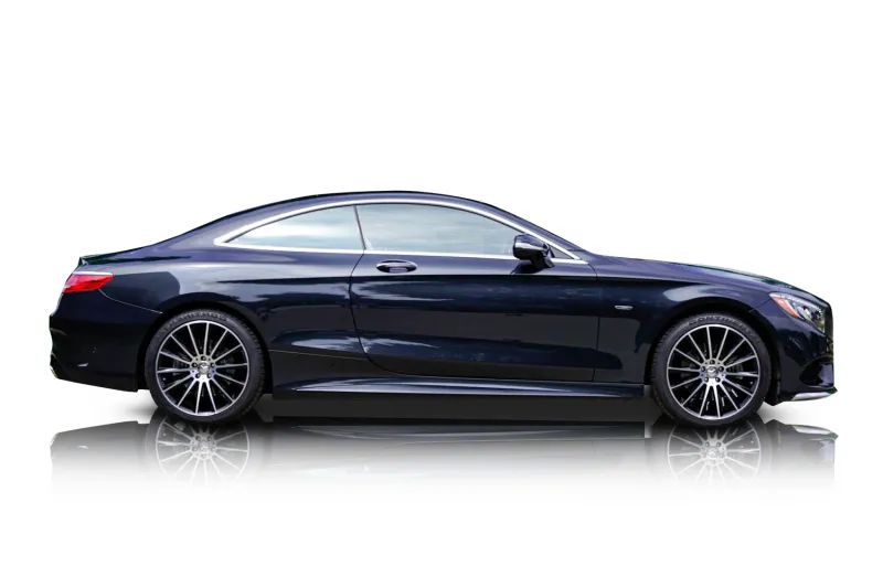 An incredible side shot photo of aMercedes-Benz S550 that you should buy.