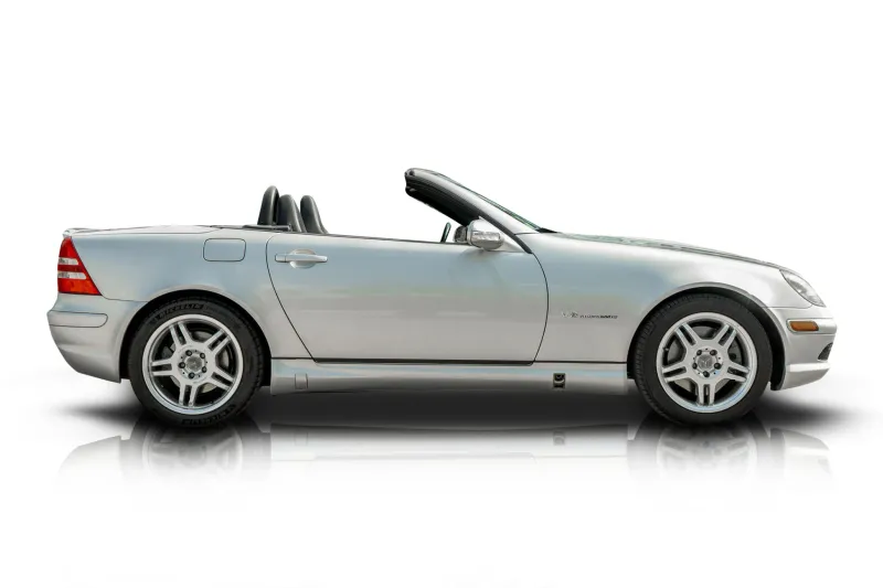 An incredible side shot photo of aMercedes-Benz SLK32 AMG that you should buy.