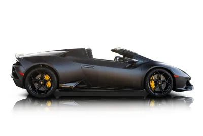 Passenger side photo of 2020 Lamborghini Huracan