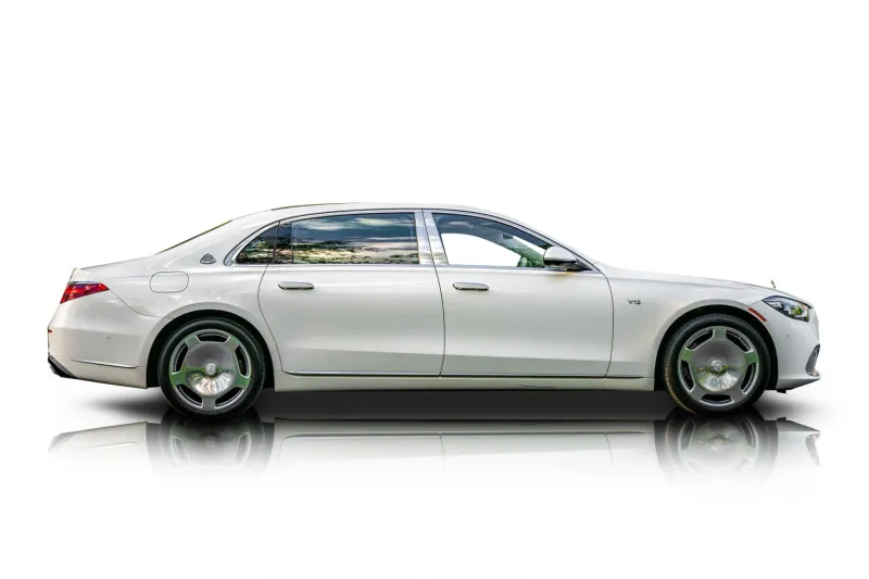 An incredible side shot photo of aMercedes-Benz Maybach S680 that you should buy.