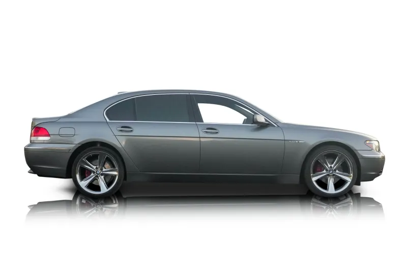 An incredible side shot photo of aBMW 760Li that you should buy.