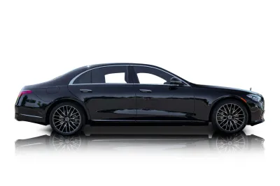 Passenger side photo of 2021 Mercedes-Benz S580