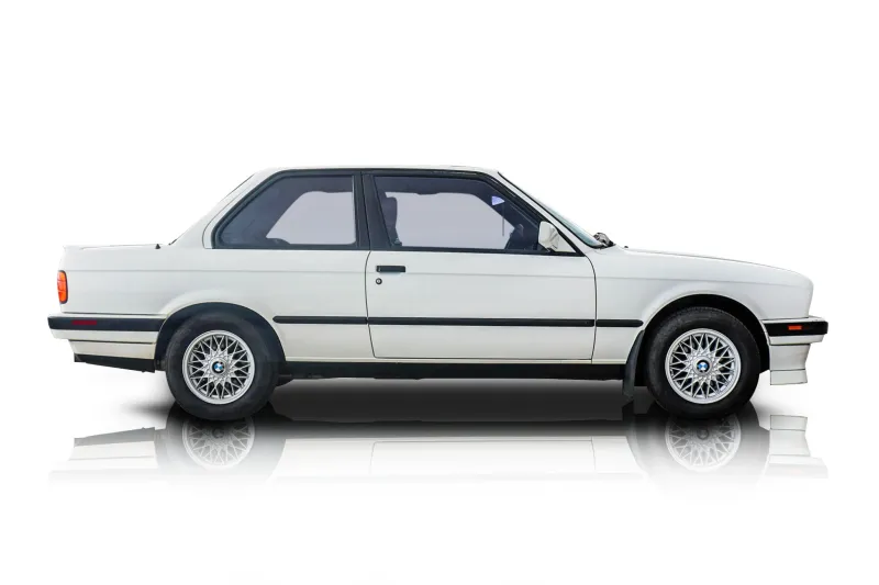 An incredible side shot photo of aBMW 318is that you should buy.