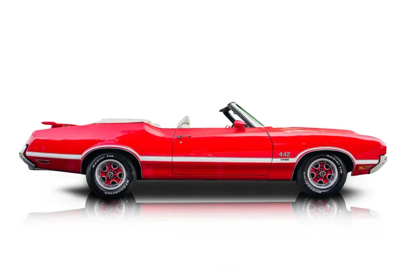 An incredible side shot photo of aOldsmobile 442 that you should buy.