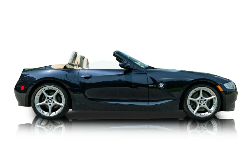 An incredible side shot photo of aBMW Z4 that you should buy.