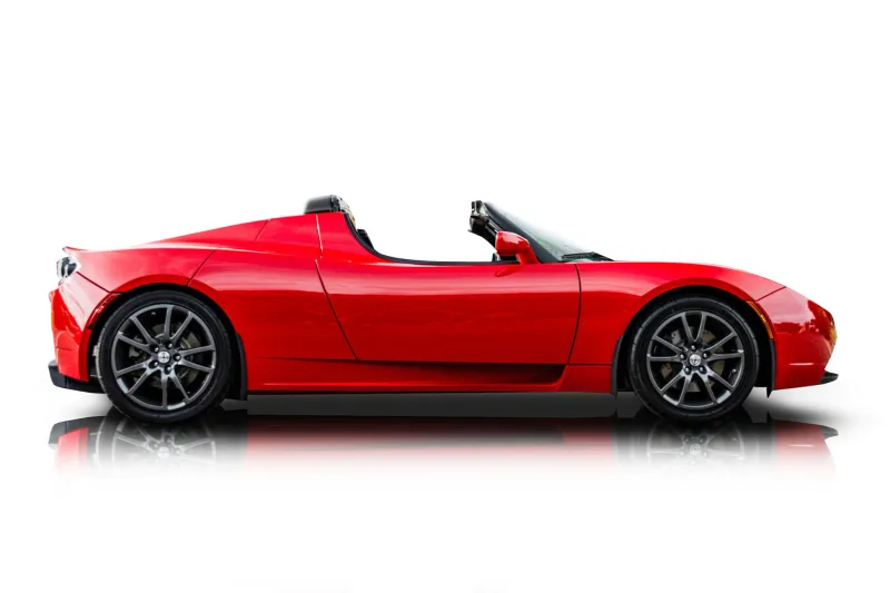 An incredible side shot photo of aTesla Roadster that you should buy.