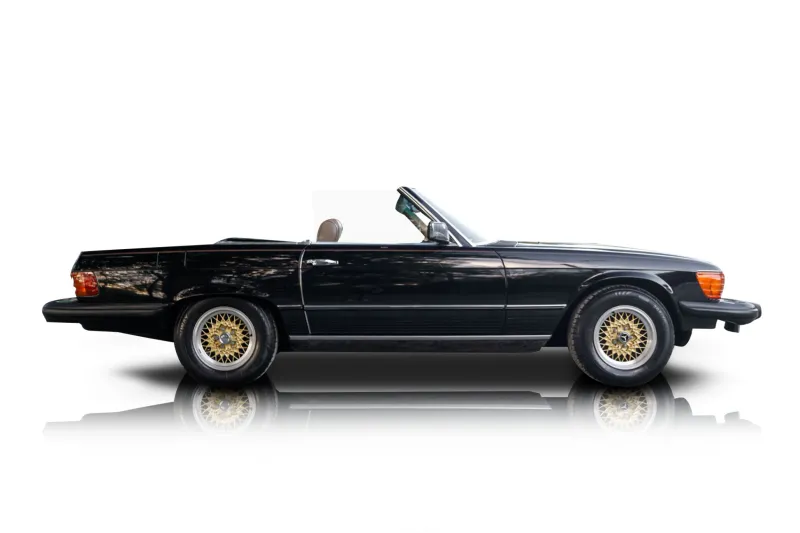 An incredible side shot photo of aMercedes-Benz 380SL that you should buy.