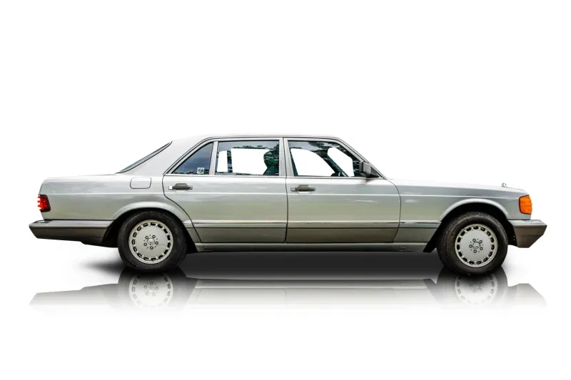 An incredible side shot photo of aMercedes-Benz 560SEL that you should buy.