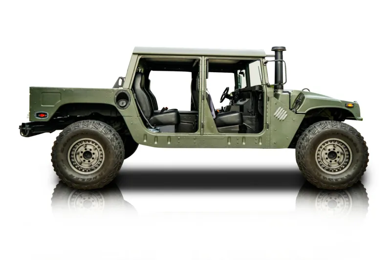 An incredible side shot photo of aAM General Humvee that you should buy.