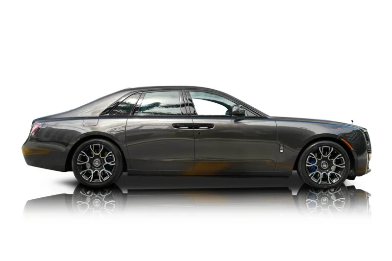 An incredible side shot photo of aRolls-Royce Ghost that you should buy.