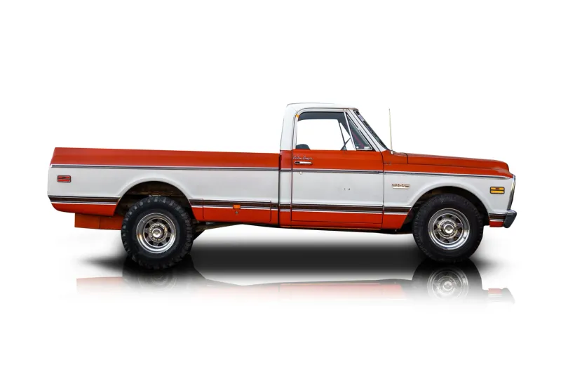 An incredible side shot photo of aGMC Sierra 2500 that you should buy.