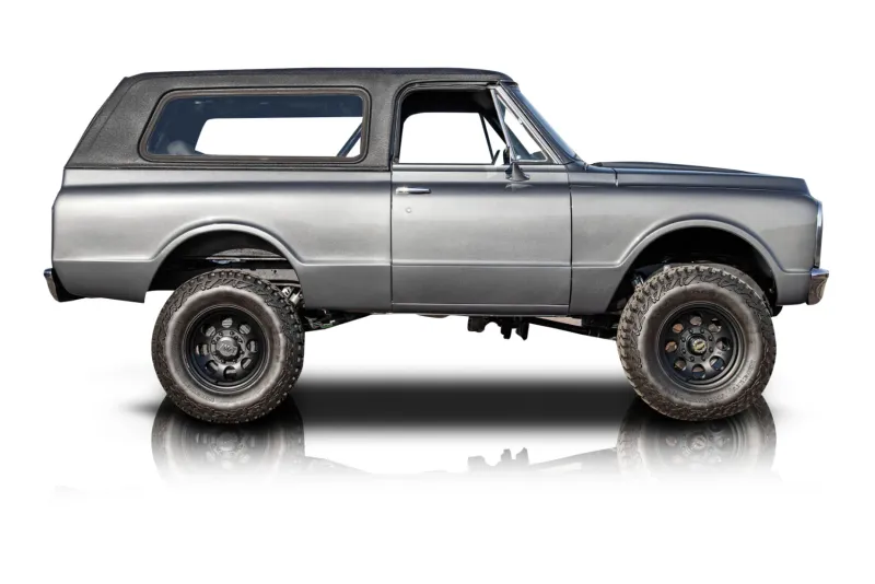 An incredible side shot photo of aChevrolet K5 Blazer that you should buy.