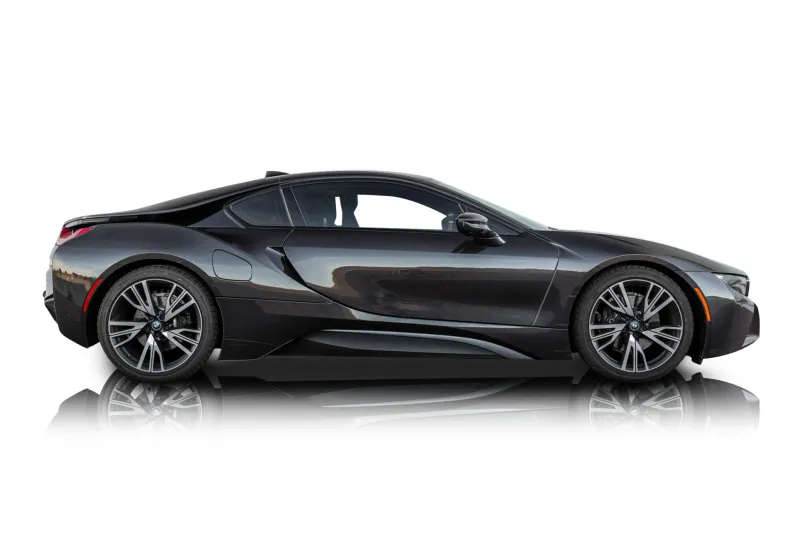 An incredible side shot photo of aBMW I8 that you should buy.