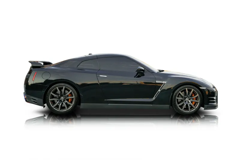 An incredible side shot photo of aNissan GT-R that you should buy.