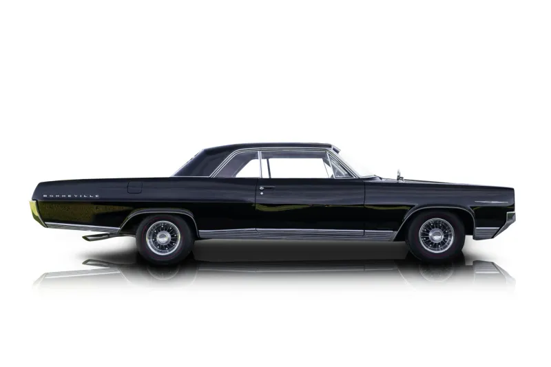 An incredible side shot photo of aPontiac Bonneville that you should buy.