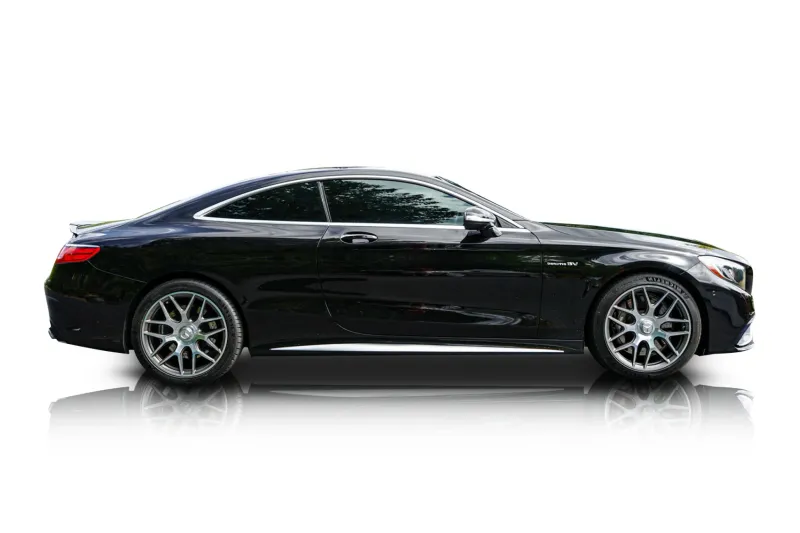 An incredible side shot photo of aMercedes-Benz S63 AMG that you should buy.